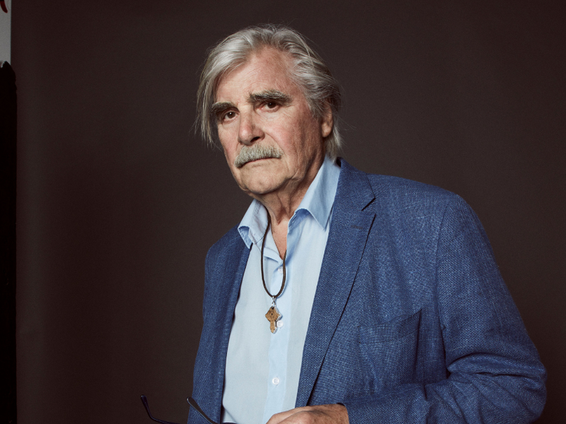 Peter Simonischek war von 1999 bis 2023 Mitglied des Burgtheaterensembles und ab 2019 auch Ehrenmitglied des Burgtheaters.
