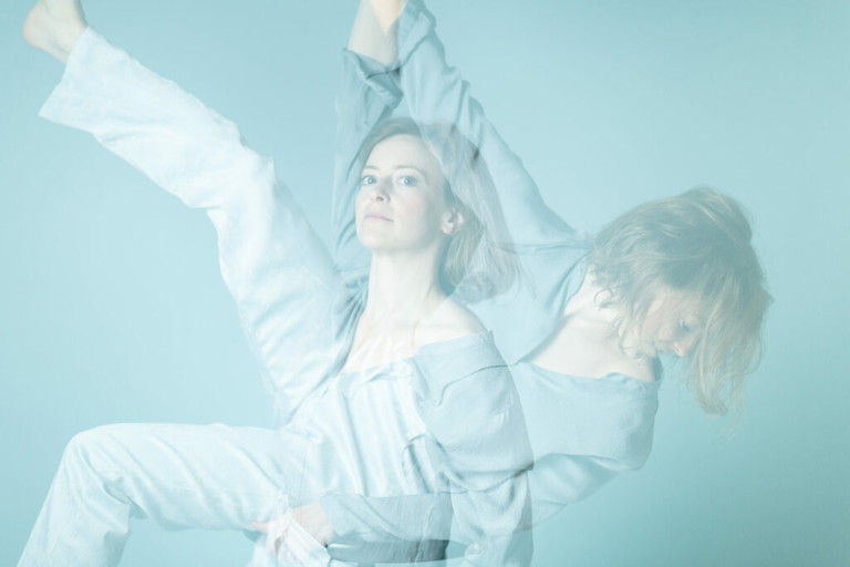 makemake produktionen lässt den Wind erzählen, macht das unsichtbare Element durch Bewegung sichtbar, in der Musik hörbar und zeigt große wie kleine Zusammenhänge.