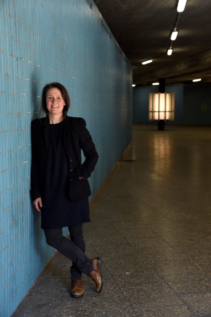 Seit der Spielzeit 2020/21 leitet Anja Sczilinski das Burgtheaterstudio. Außerdem führt sie auch Regie. 