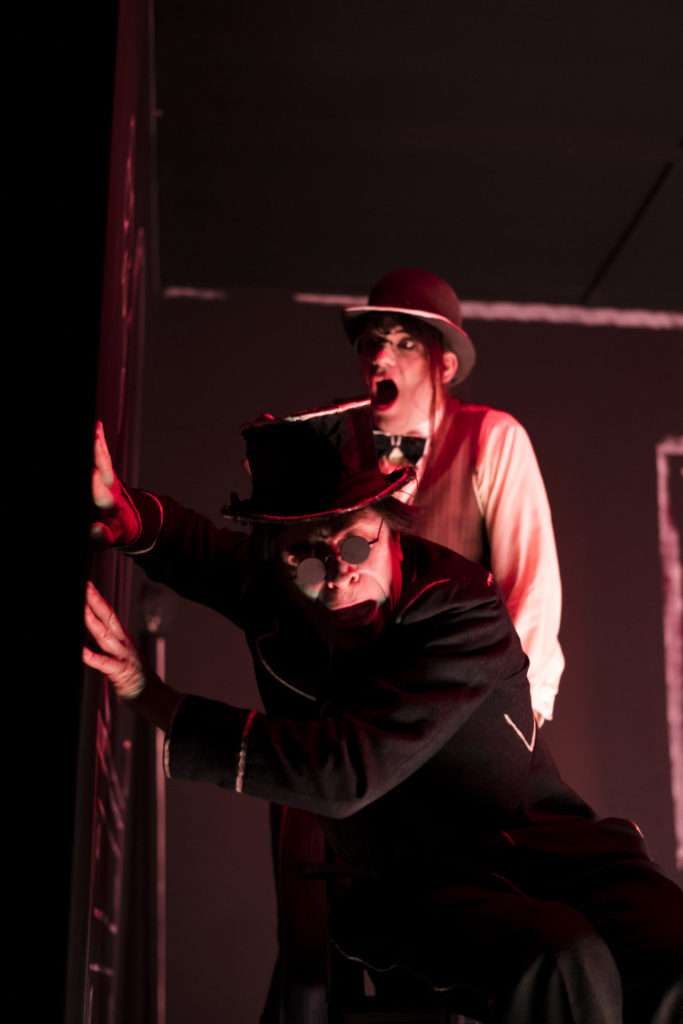 Uwe Schmieder und Frank Genser in den Hauptrollen von „Endspiel“ im Volkstheater Wien. 
