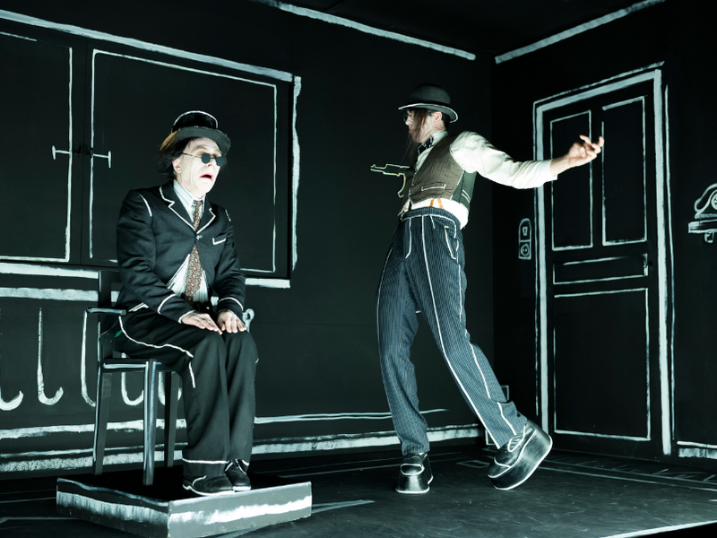 In einer Inszenierung von  Kay Voges ist das Stück im Volkstheater Wien zu sehen. 