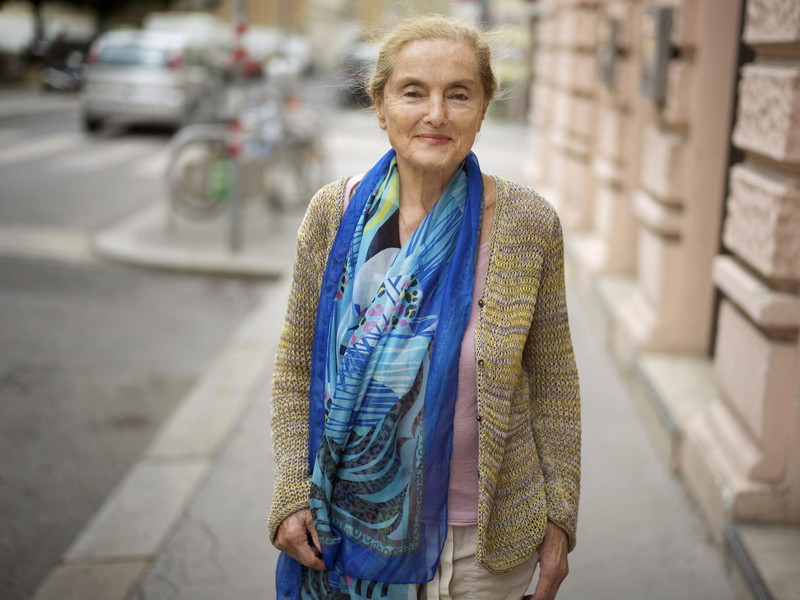 Erni Mangold, fotografiert 2014 vor dem Theater 
in der Josefstadt, wo sie bis 2017 auf der Bühne stand.
