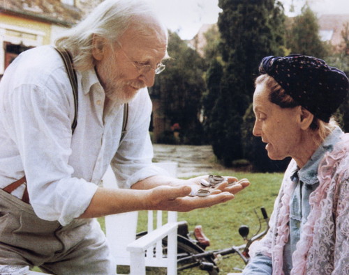 Karl Merkatz und Erni Mangold 1998 im Film „Drei ­Herren – Ein ganz normaler Ausflug“. Regie führte ­Nikolaus Leytner. 