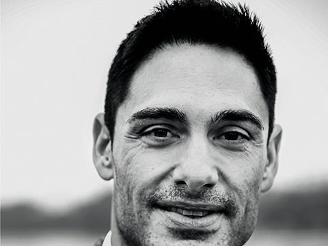 Alex Balga ist als freischaffender Regisseur, Künstlerischer Leiter, und kreativer Kopf für die Entwicklung neuer Theaterstoffe und Shows tätig.