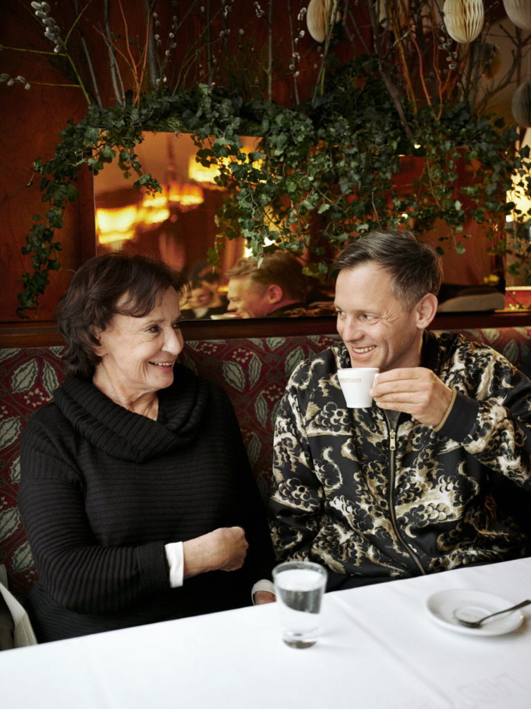 Von einer kurzen Begegnung vor rund zwanzig Jahren abgesehen, stehen Barbara Petritsch und 
Johannes Zirner in „Eurotrash“ zum ersten Mal gemeinsam auf der Bühne. 