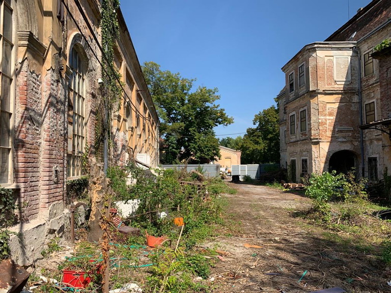 Teile der ehemaligen Papierfabrik in Klein-Neusiedl.