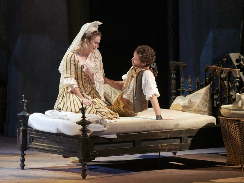 Fantastisch: Louise Alder als Susanna und Philippe Sly als Figaro brillieren in "Le nozze di Figaro".