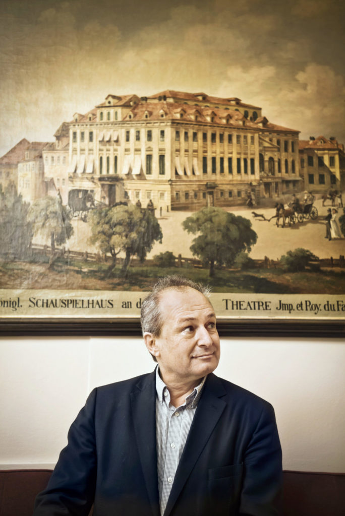 „Wir jammern nicht", sagt Franz Patay beim Interview im Theater an der Wien.