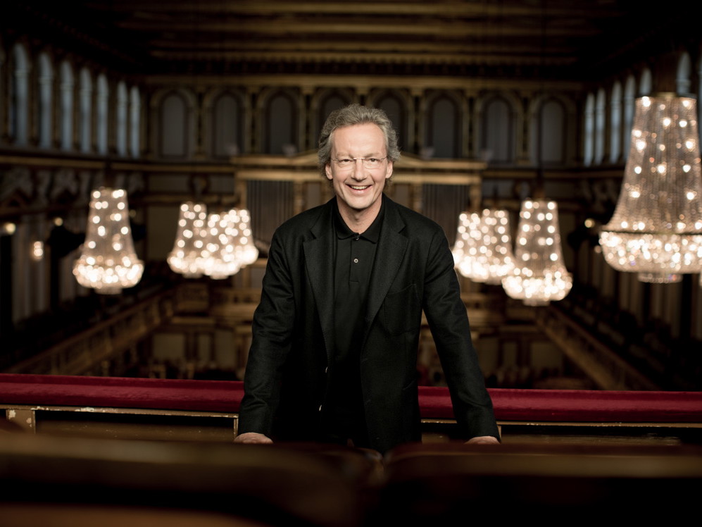 Franz Welser-Möst hat mit beinahe allen großen Orchestern der Welt zusammengearbeitet. Zu seinem 60. Geburtstag schrieb er eine sehr persönliche Autobiographie.