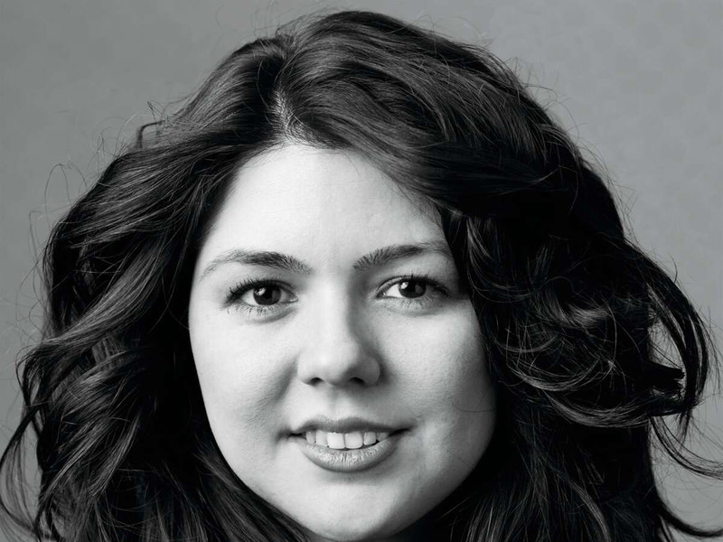 Sinem Altan ist in Ankara geboren und bestand im Alter von elf Jahren die Aufnahmeprüfung an der Hochschule für Musik in Berlin. Altan ist Pianistin, Komponistin, Musikalische Leiterin des Atze Musiktheaters und hat mit Lotte de Beer bereits in mehreren Produktionen erfolgreich zusammengearbeitet. Am 4. Dezember um 11 Uhr hat „Keloglan und die 40 Räuber“ Premiere an der Volksoper. 