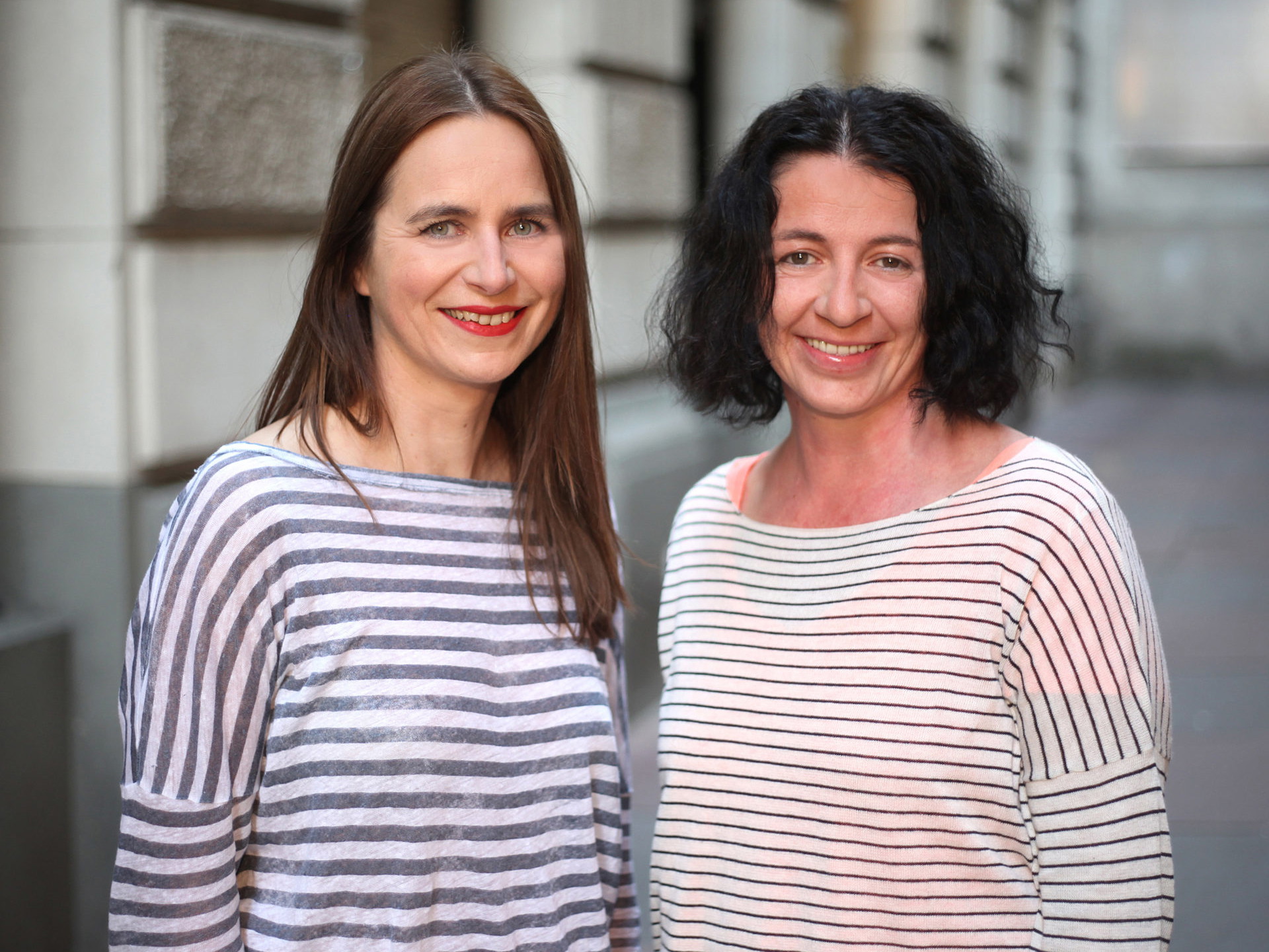 Katrin Schurich und Beate Platzgummer leiten gemeinsam das Theater Drachengasse. 