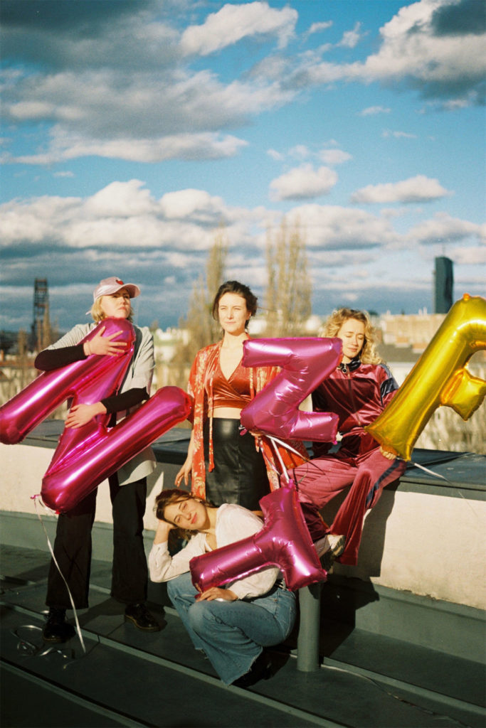 Das Kollektiv „FTZN" bestehend aus Benita Martins, Hannah Rang, Runa Schymanski und Fritzi Wartenberg.