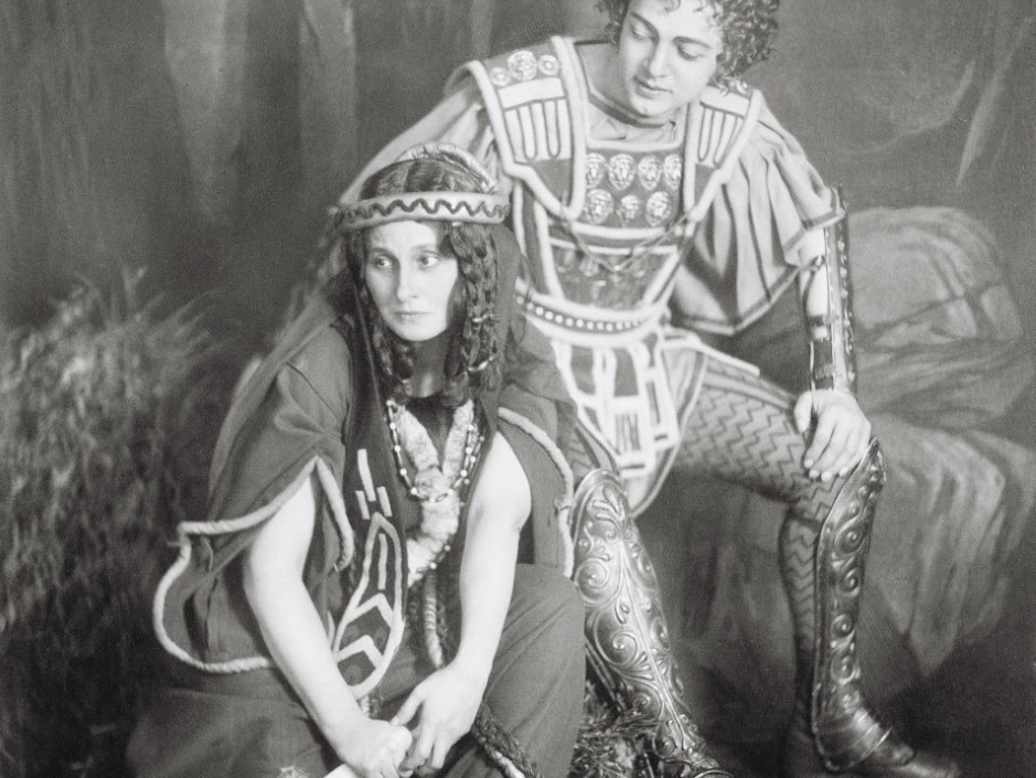 Medea gilt als eine der faszinierendsten Frauengestalten der Theatergeschichte. Auf dem Foto sind Lotte Medelsky als Medea und Alfred Gerasch als Jason in "Das Goldene Vliess. Die Argonauten" von Franz Grillparzer zu sehen. Entstanden ist die Aufnahme im Hofburgtheater in Wien am 11. Jänner 1917. 
