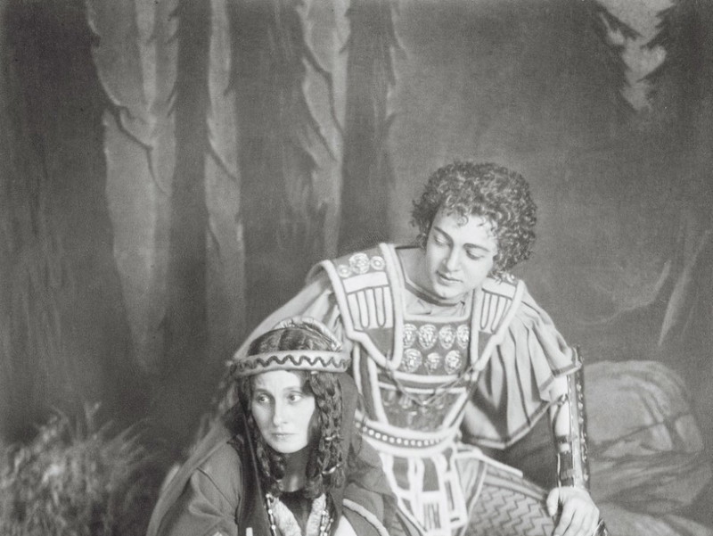 Medea gilt als eine der faszinierendsten Frauengestalten der Theatergeschichte. Auf dem Foto sind Lotte Medelsky als Medea und Alfred Gerasch als Jason in "Das Goldene Vliess. Die Argonauten" von Franz Grillparzer zu sehen. Entstanden ist die Aufnahme im Hofburgtheater in Wien am 11. Jänner 1917. 