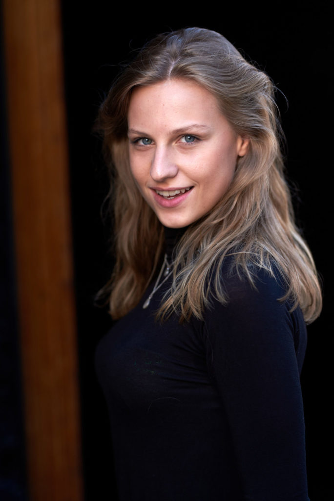Die gebürtige Wienerin ist fix am Theater der Jugend engagiert. Man kennt Victoria Hauer aber auch aus Filmen wie „Erik &amp; Erika“ oder „Narziss und Goldmund“. 