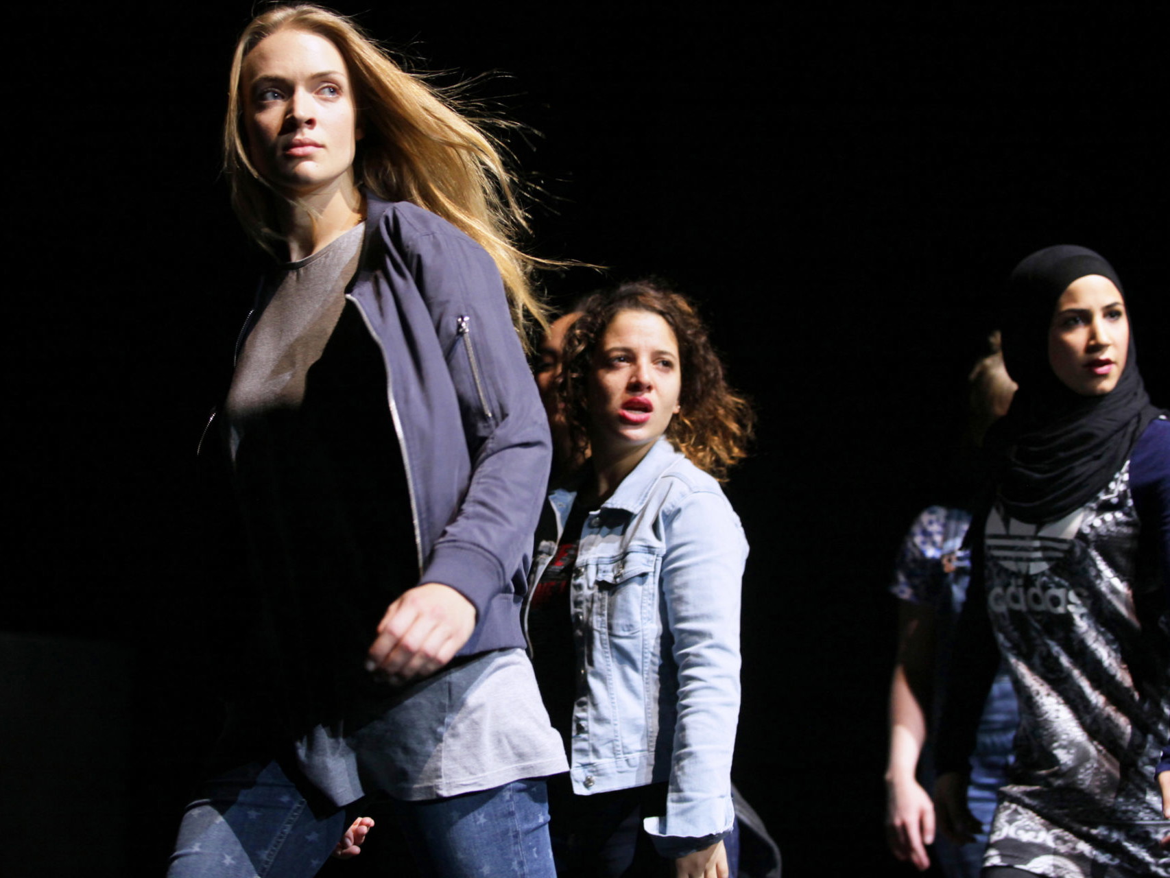 Mariette Morgenstern-Minnemann, Sezgi Ceylanoğlu, Zeina Nassar in „Stören" von Suna Gürler 