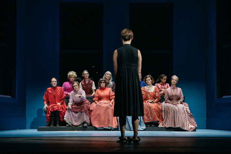 Die deutschsprachige Erstaufführung von "Das Himmelszelt" fand im September 2020 im Burgtheater statt. 