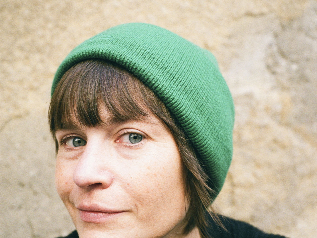 Gerhild Steinbuch schreibt Texte für Sprech- und Musiktheater, Essays, Hörspiele und Prosa und arbeitet zudem als freie Dramaturgin. 