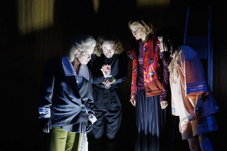 Szenenbild aus „In letzter Zeit Wut" am Schauspiel Frankfurt.