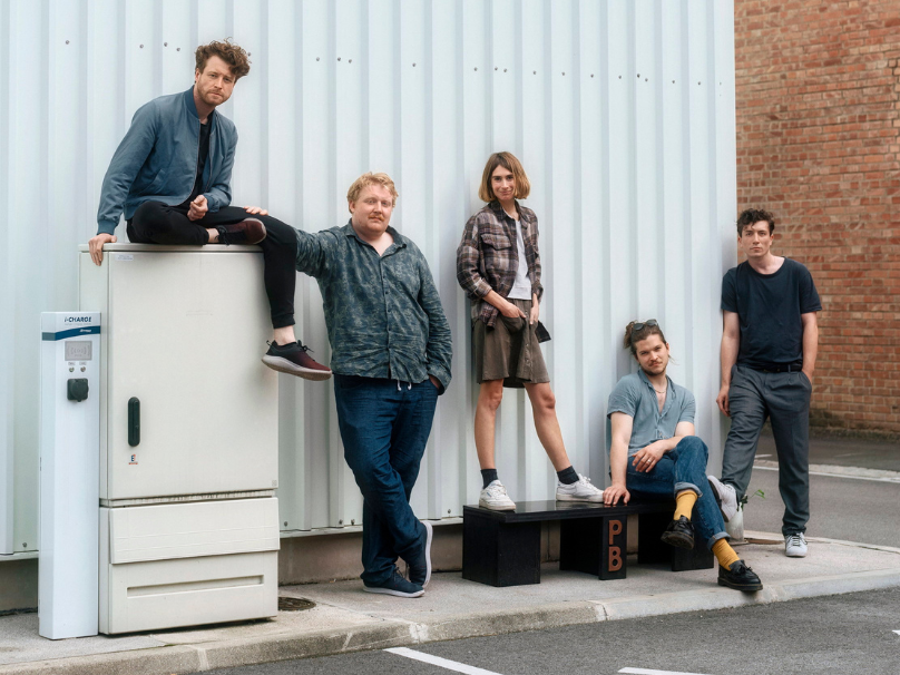 Ein Teil der Neuen im Burgtheater-Ensemble.Nach den Proben für „Ingolstadt“, das zuerst bei den ­Salzburger Festspielen und ab September im ­Burgtheater gezeigt wird: Maximilian Pulst, Lukas ­Vogelsang, Dagna Litzenberger Vinet, Julian von ­Hansemann und Jonas Hackmann 