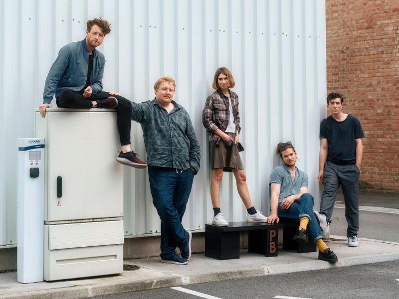 Ein Teil der Neuen im Burgtheater-Ensemble.Nach den Proben für „Ingolstadt“, das zuerst bei den ­Salzburger Festspielen und ab September im ­Burgtheater gezeigt wird: Maximilian Pulst, Lukas ­Vogelsang, Dagna Litzenberger Vinet, Julian von ­Hansemann und Jonas Hackmann 