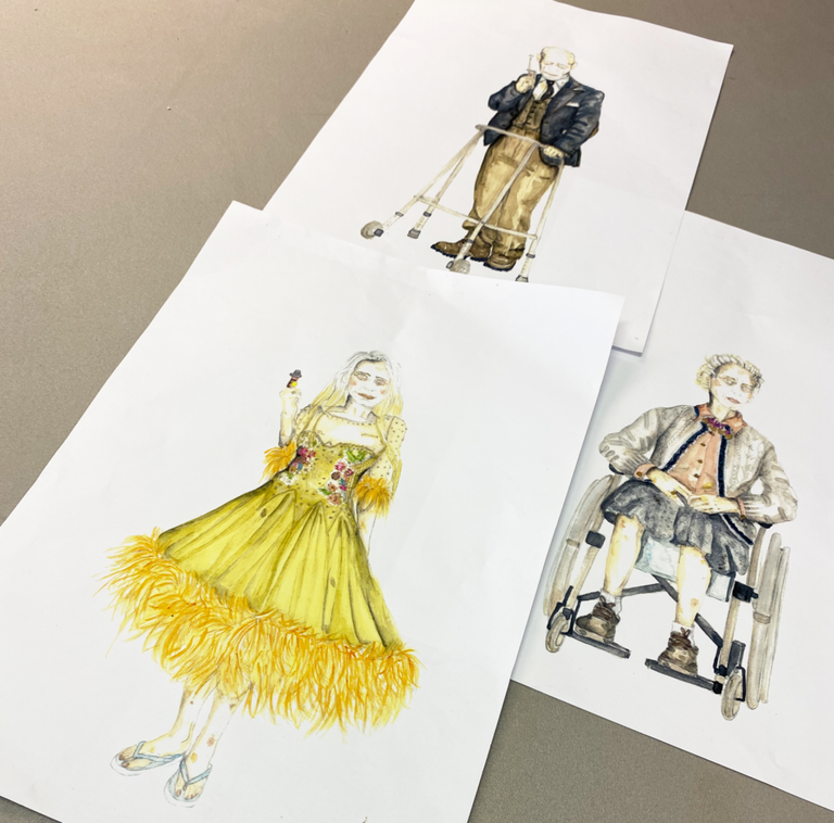 Die Figurinen für Peter Turrinis Theaterstück „Gemeinsam ist Alzheimer schöner" wurden von Elisabeth Strauß entworfen und im Theater in der Josefstadt umgesetzt.