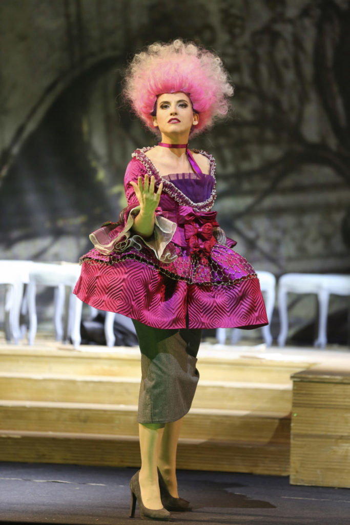 Rebecca Nelsen als Annina Girò.