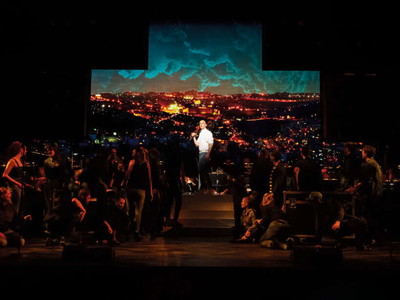 Stimmige Paraderolle. Drew Sarich hat Jesus auch in Wien schon mehrfach gespielt und gesungen. Hier auf einem Szenenfoto aus dem Jahr 2019. 