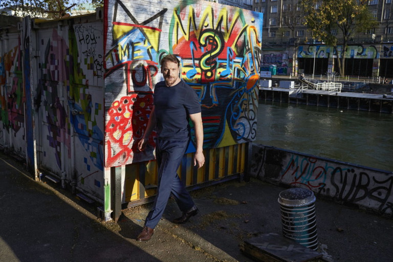 Entspannung am Donaukanal. Kurze Frischluftpause von der neuen Herausforderung – Regieführen an der Kammeroper.
