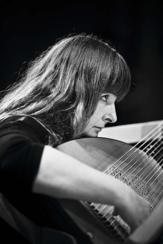 Christina Pluhar, die Dirigentin In Graz geboren, seit 30 Jahren in Paris. Ein Weltstar für alte Musik – mit ihrem Ensemble L’Arpeggiata das erste Mal in Wien. Sie sagt: „Viele Harmonien Händels findet man im Pop.“