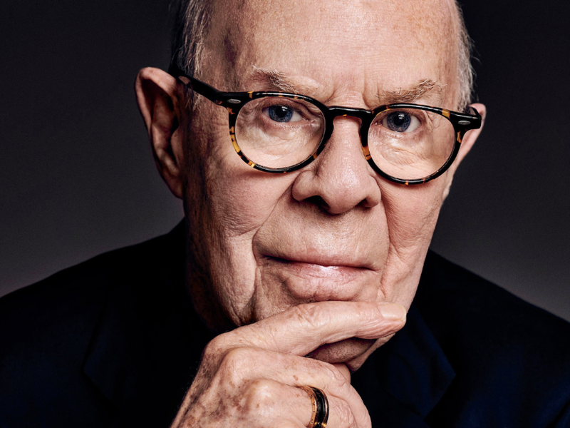Hans van Manen gilt als Choreografen-Ikone. Als Tänzer war er unter anderem bei Roland Petit in Paris und beim Nederlands Dans Theater tätig. Als Choreograf arbeitete er eng mit dem Dutch National Ballet und dem Nederlands Dans Theater und schuf 150 Choreografien, die von Kompanien wie Royal Ballet, Ballet de l’Opéra de Paris, Alvin Ailey American Dance Theater, San Francisco Ballet und vielen mehr getanzt werden.