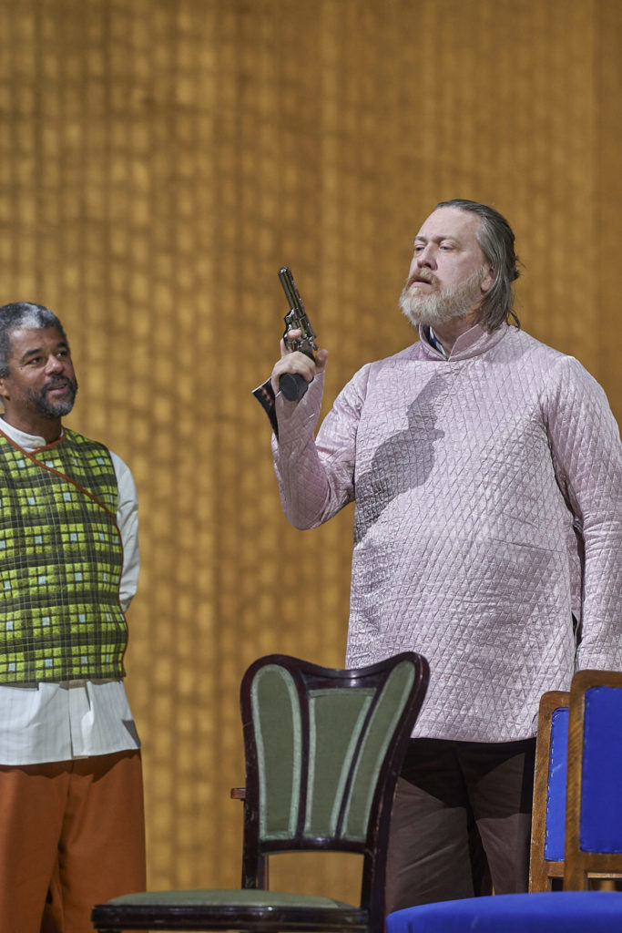 Mit Nicholas Ofczarek in „Dämonen“ im Burgtheater.