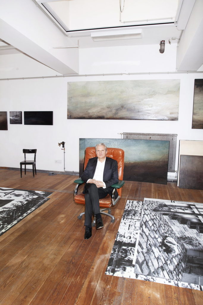 Herbert Föttinger im Malersaal des Theaters in der Josefstadt. 