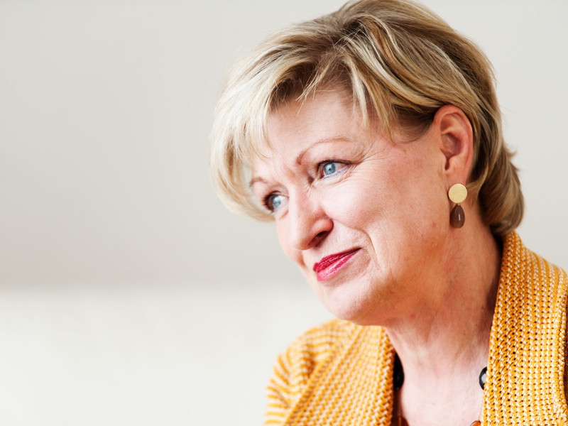 Karin Bergmann war von 2014 bis 2019 Direktorin des Wiener Burgtheaters, seit 2022 ist sie für die Leitung Theater/ Literatur der Salzkammergut Festwochen Gmunden verantwortlich.