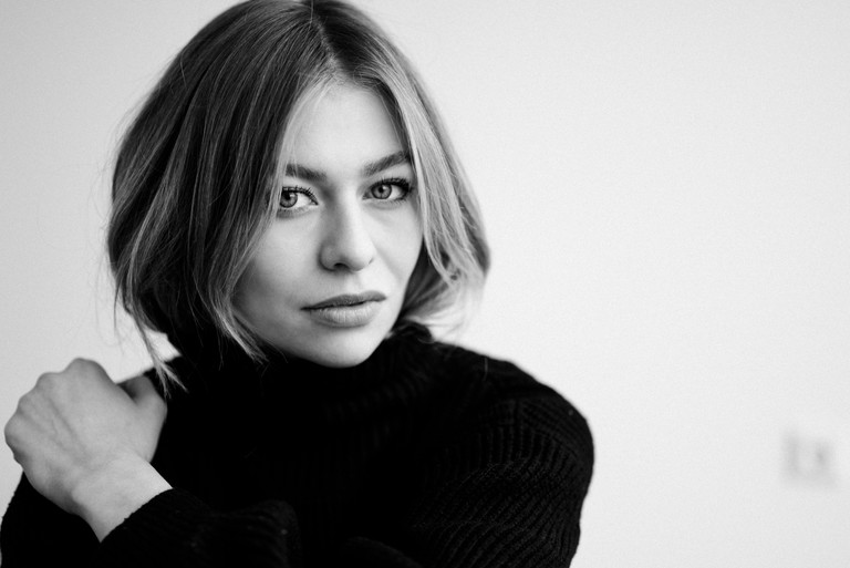 Zoë Straubs Strategie, mit Druck umzugehen? „Ich schaue mir Schlussapplaus von ‚Elisabeth‘ an, weil ich die Energie schön finde“, verrät sie uns.
