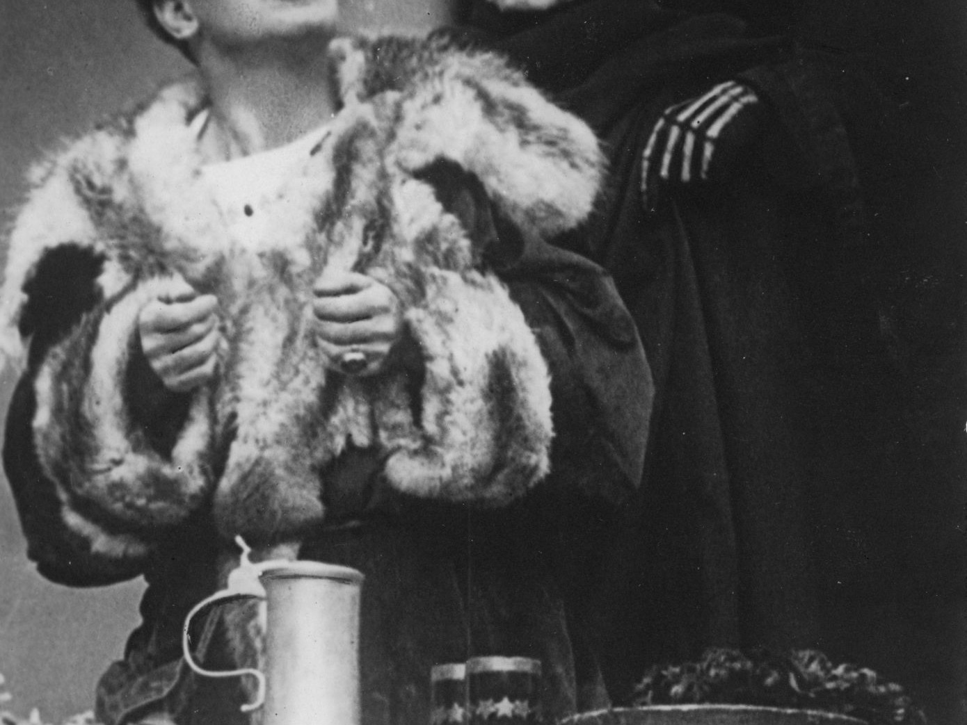 Alexander Moissi als Jedermann mit Luis Rainer im 1929 bei den Salzburger Festspielen.