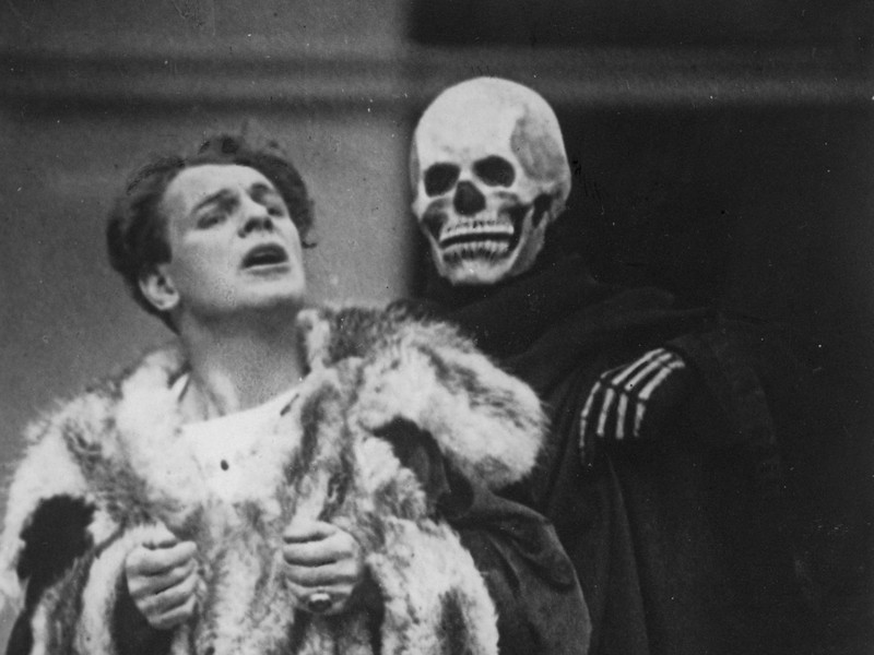 Alexander Moissi als Jedermann mit Luis Rainer im 1929 bei den Salzburger Festspielen.