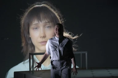 „Bleib“ im Schauspielhaus Salzburg: Sein oder Schein?