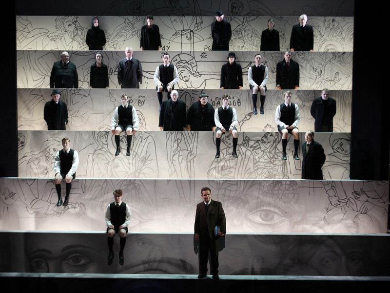 Cornelius Obonya und Ensemble im Theater in der Josefstadt.