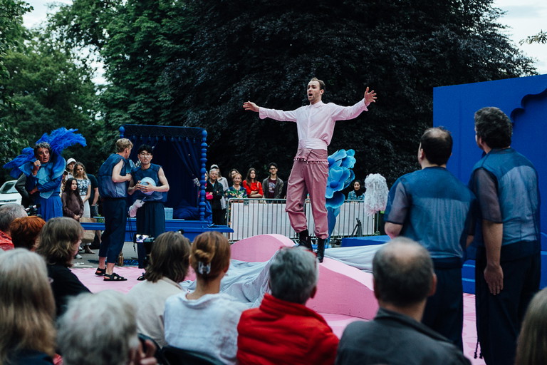 Bei der Premiere von „Indigo und die 23 Räuber*innen“ im Stadtpark.