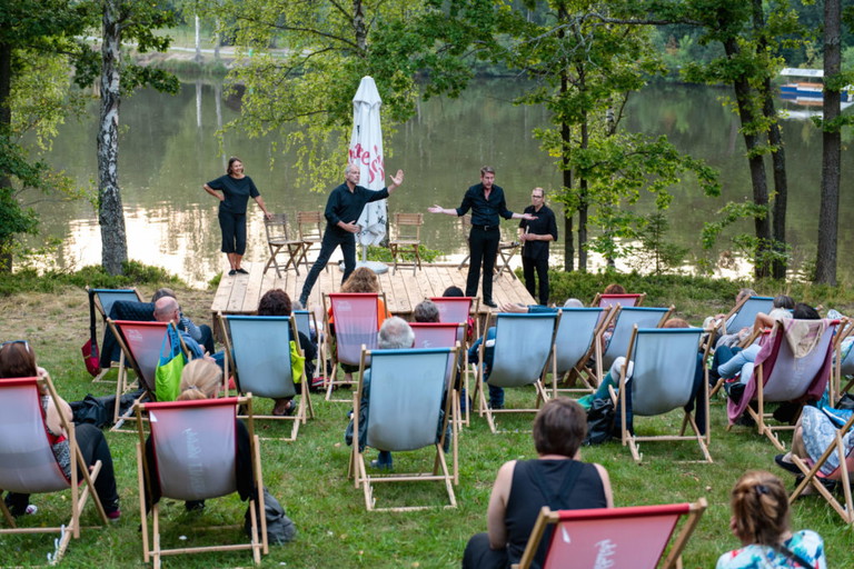 Die „English Lovers" am „Hin und Weg-Festival" im hoffentlich kühlen Litschau. 