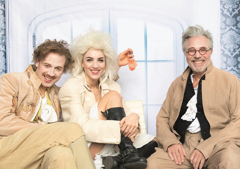Martin Bermoser, Maddalena Hirschal und Adi Hirschal spielen „Tartuffe“.