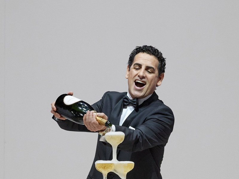 Juan Diego Flórez als Alfredo in La Traviata in der Wiener Staatsoper.