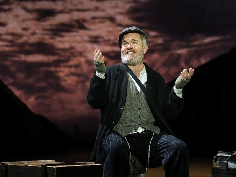 Cornelius Obonya als Tevje in der Wiener Volksoper.