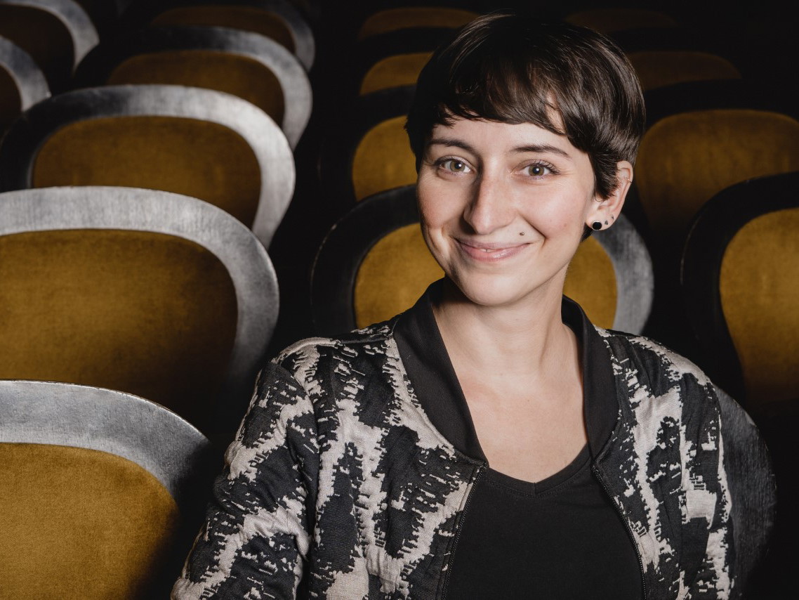 Angelika Pichler ist Meisterschneiderin. Seit 2008 ist sie international als Kostümbildnerin und Ausstatterin im Theater und Film tätig. Für die Kammeroper entwickelte sie die Kostüme für die aktuelle Produktion von „Giasone".