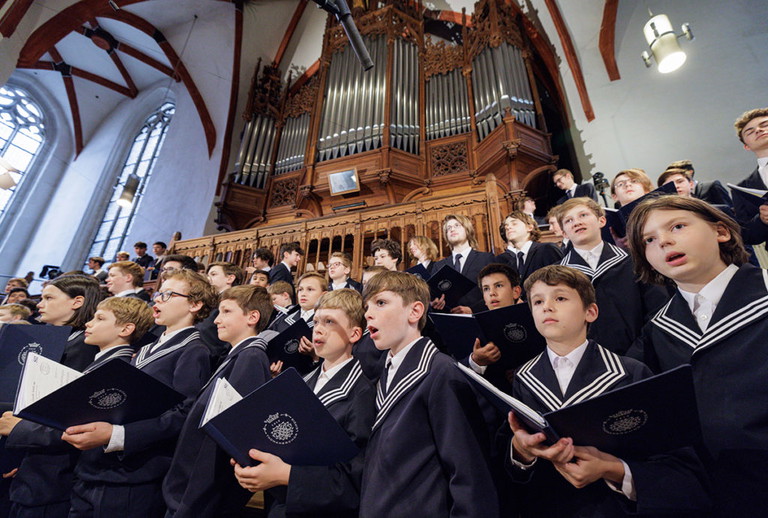 Nicht nur beim Bachfest Leipzig, sondern auch bei den wöchentlichen Motetten ist der Thomanerchor Leipzig in der Thomaskirche zu erleben.