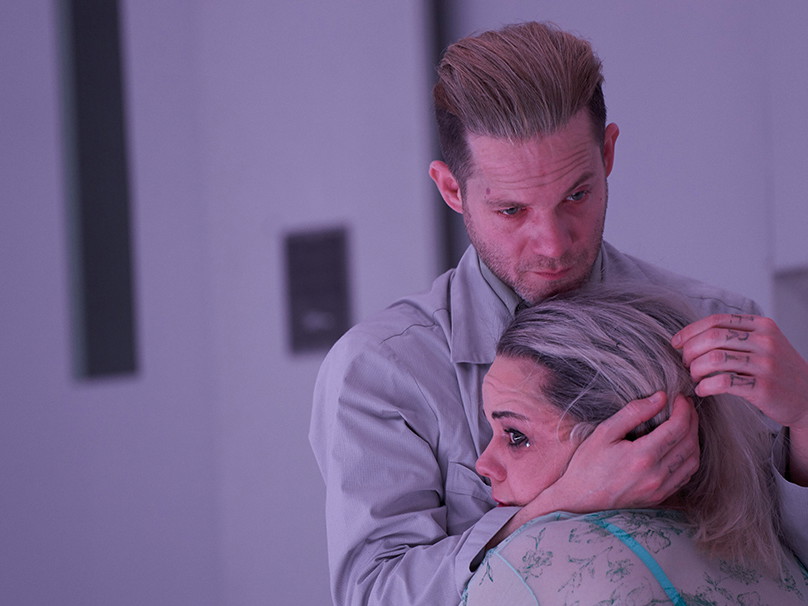 Itay Tiran und Sarah Viktoria Frick in Maria Lazars „Der Henker“.