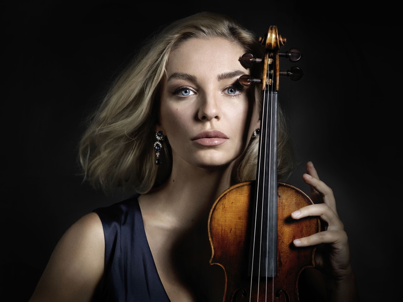 Lidia Baich gilt als eine der vielseitigsten Violinsolistinnen der Gegenwart und tritt sowohl mit namhaften Orchestern als auch bei Soloabenden in den bedeutendsten Konzertsälen der Welt auf.