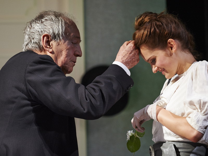 Otto Schenk und Alma Hasun in „Liebelei“ im Theater an der Josefstadt.
