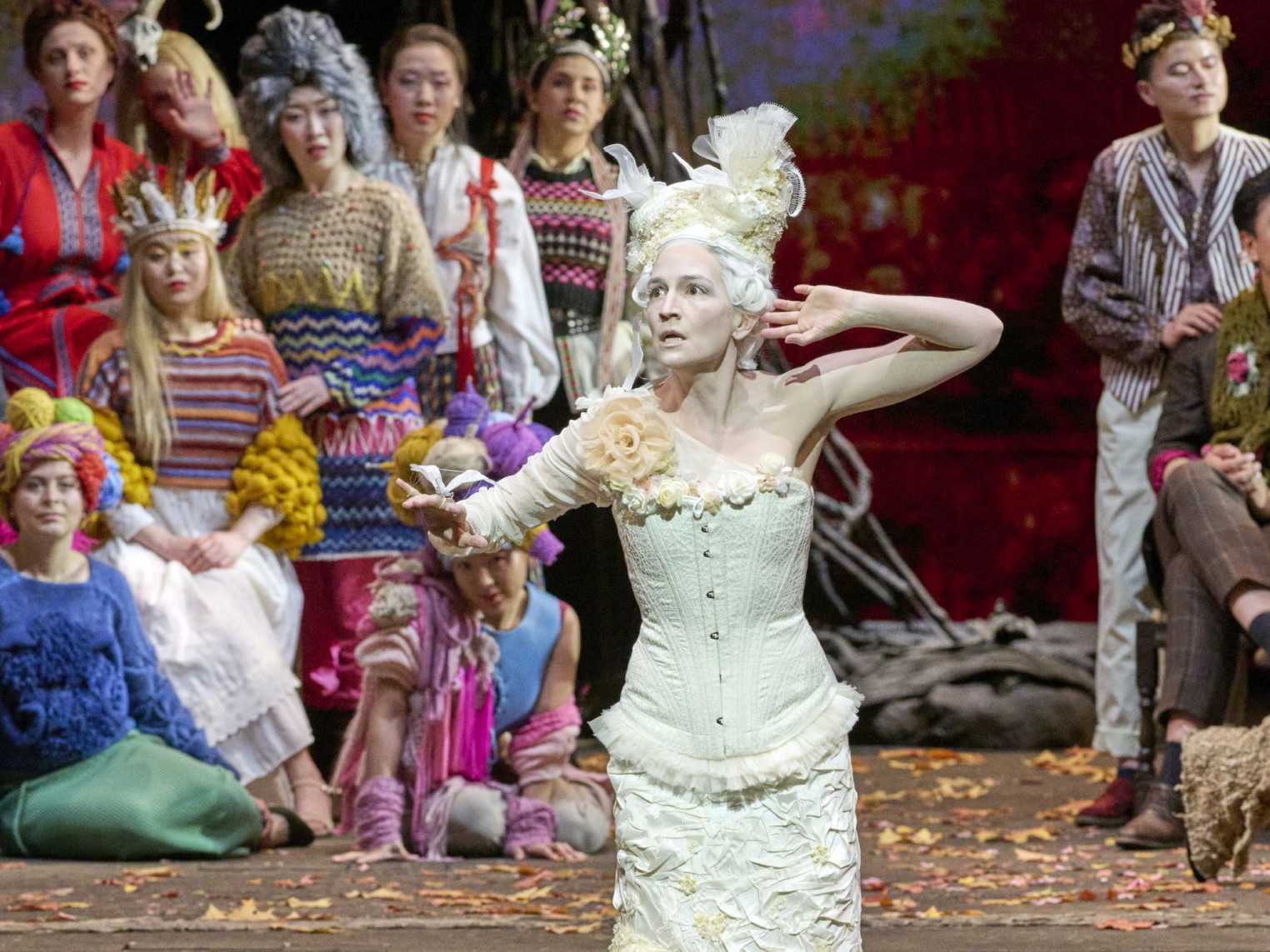 Kate Lindsey als die Musik / die Hoffnung / Echo und das Ensemble von L'Orfeo in der Wiener Staatsoper.